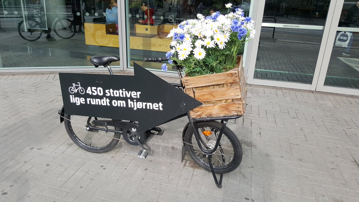 Samples of what makes #Copenhagen the world capital of bicycle...

ibikestrasbourg.com/2017/10/10-cho…