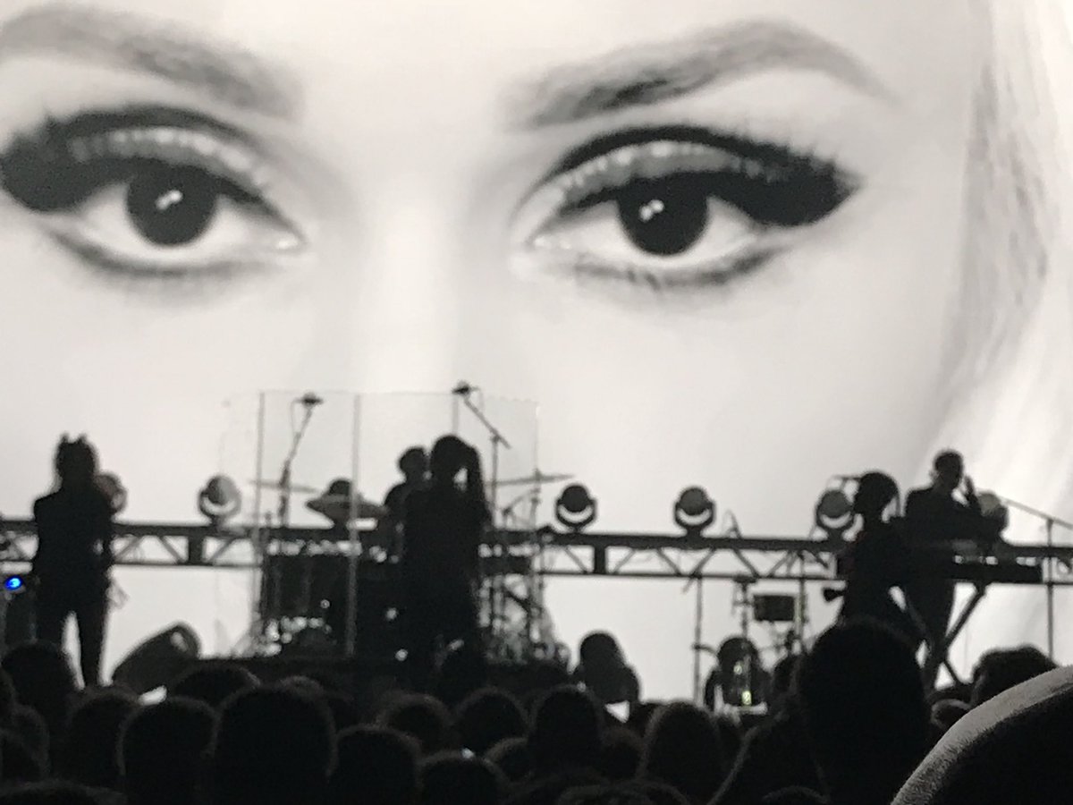 Consultant_Matt's tweet photo. Amazing time tonight with @AccentureCloud and @Workday seeing @gwenstefani #wdayrising https://t.co/4K1G6FVEdP