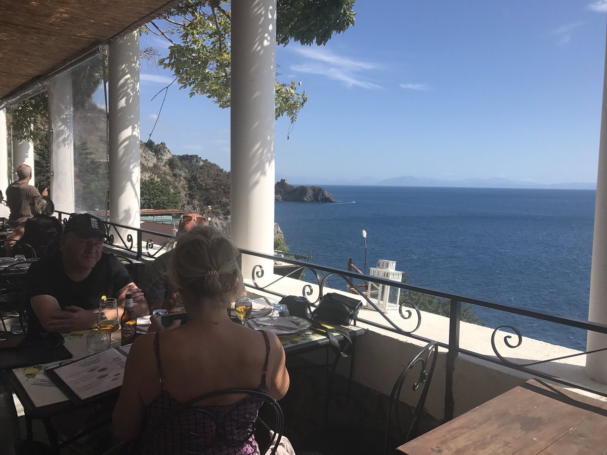 NDLBEUROPE's tweet photo. Delicious food with amazing views of the Amalfi Coast? @euroconca a big winner! https://t.co/oFHTR0rMYw #italy #ConcaDeiMarini #TravelTips https://t.co/Woy66hGKAH