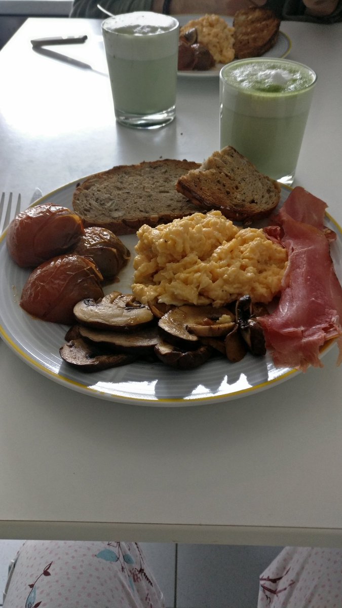 AlessioDevPool's tweet image. Hey @GordonRamsay do you like my brunch plate? #eggs #matchalatte #friedtomatoes