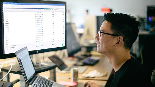 ananthv9's tweet photo. Meet the #startup making it easier to buy and sell shares in private companies #eshares https://t.co/pdZkh7UJS1 https://t.co/nWiRXq0Ei4