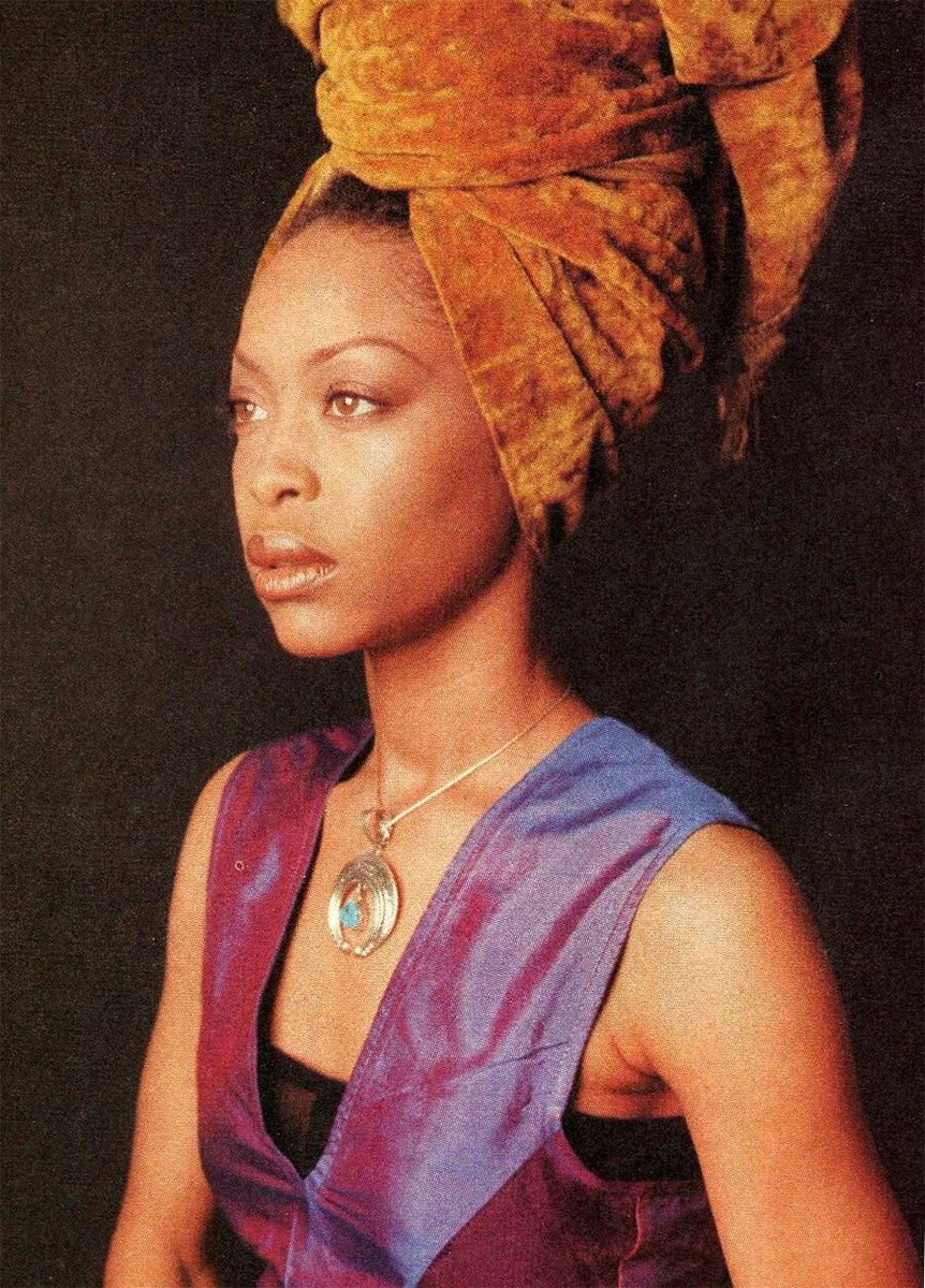 The_WarmUp's tweet photo. #NowPlaying Erykah Badu x On &amp; On https://t.co/gDwbVa7TFD
