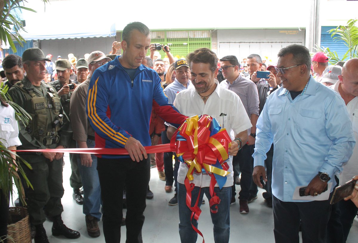 CaraboboGB's tweet photo. Gobierno Bolivariano inauguró 
sede del VEN-911 en Carabobo https://t.co/EmmyzT0KkJ