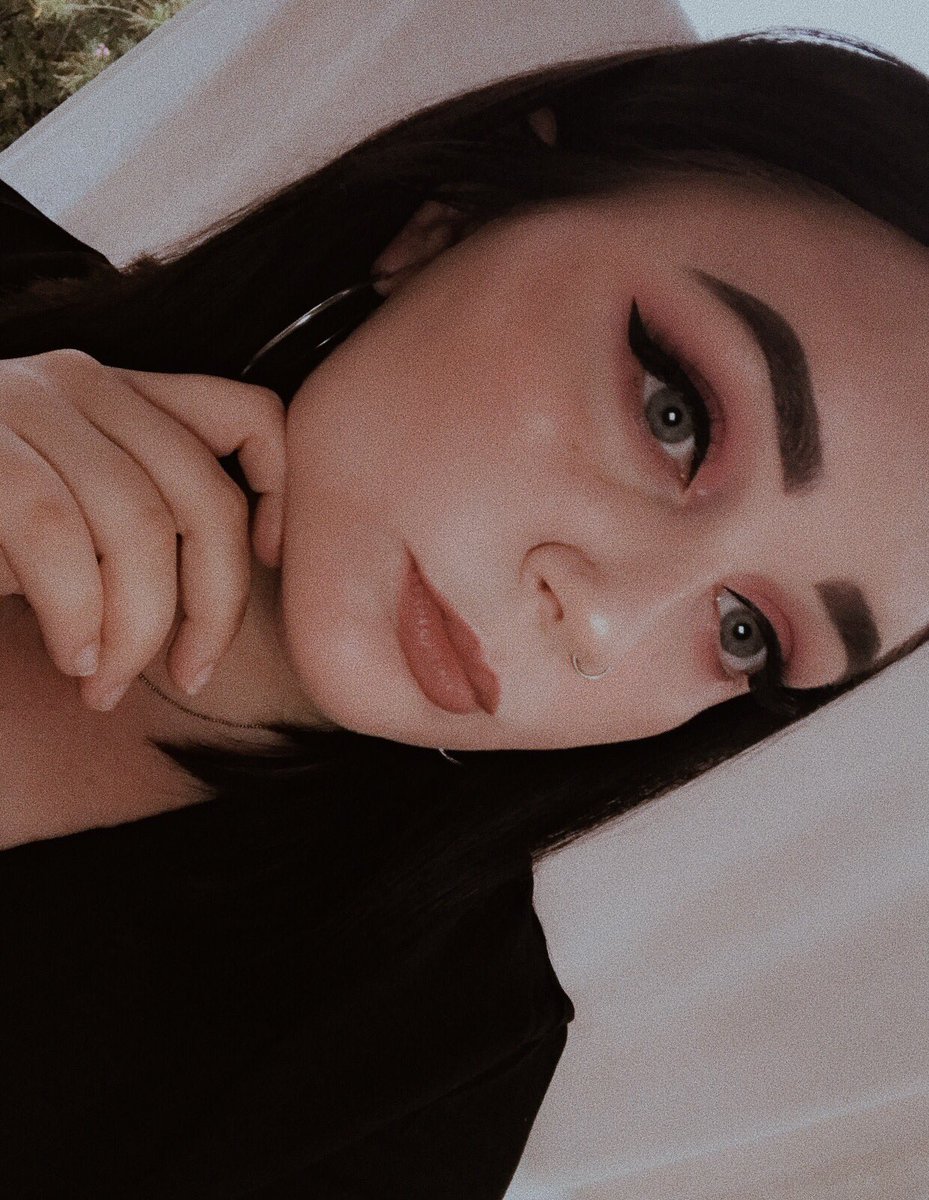 wonrcses's tweet image. ~ we wear all black and look good doing so ~

#monbebeselcaday