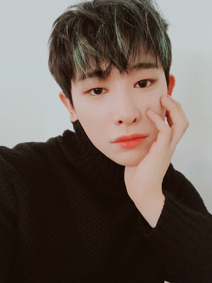 wonrcses's tweet image. ~ we wear all black and look good doing so ~

#monbebeselcaday