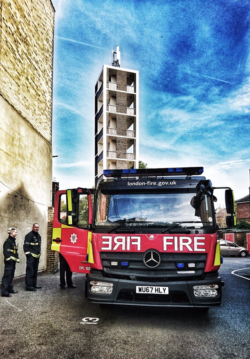 LFBGreenwich's tweet image. Familiarisation with the magnificent new #Mercedes Series 3 DLP appliance at #leegreen #firestation in #Greenwich borough @MercedesBenz