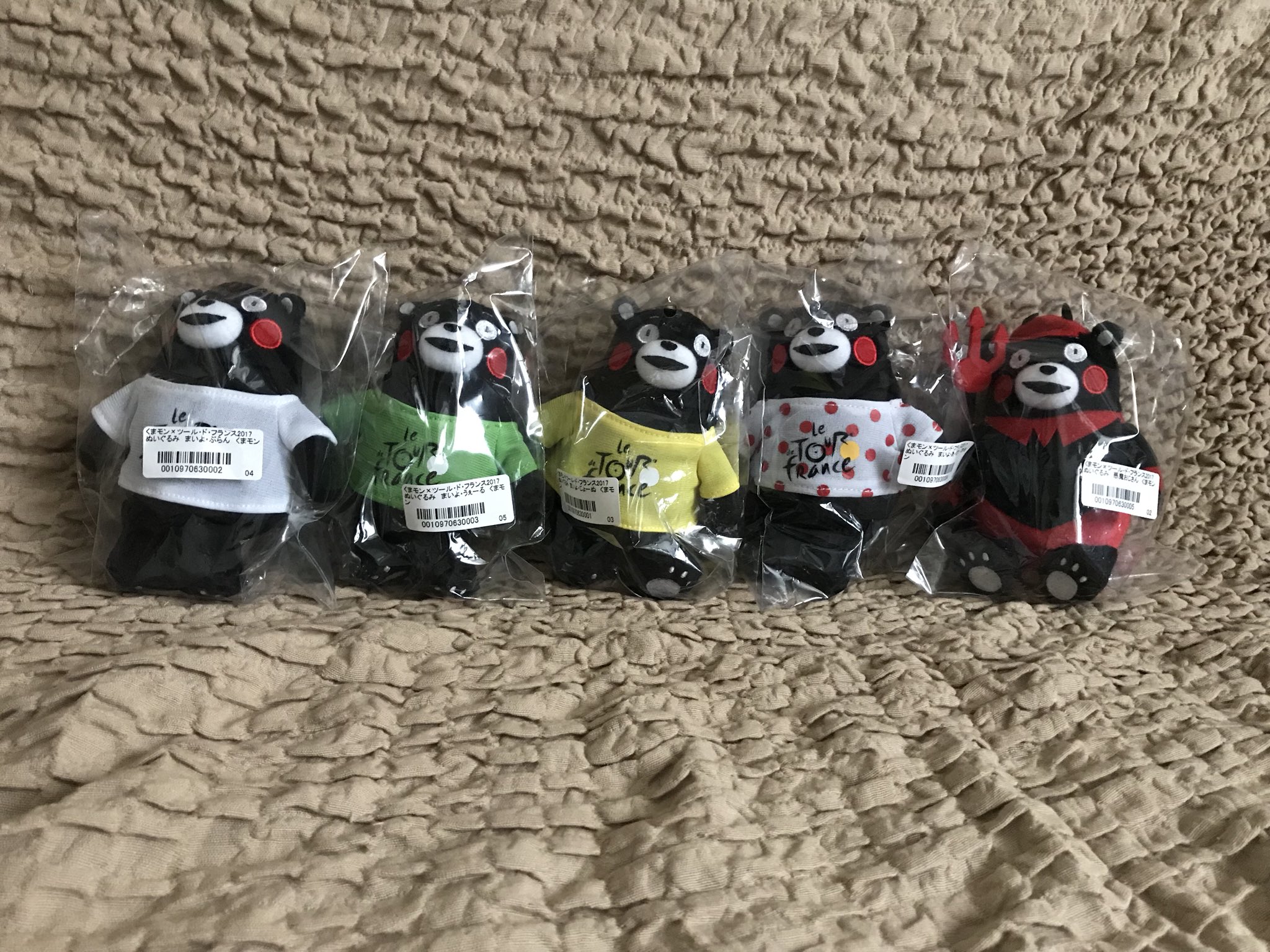 Clotho0410 最初に悪魔おじさんとマイヨジョーヌくまモンが来て 可愛かったので残り3匹もお迎えしました マイヨジョーヌ ツールドフランス くまモン T Co Eopqedacwi Twitter
