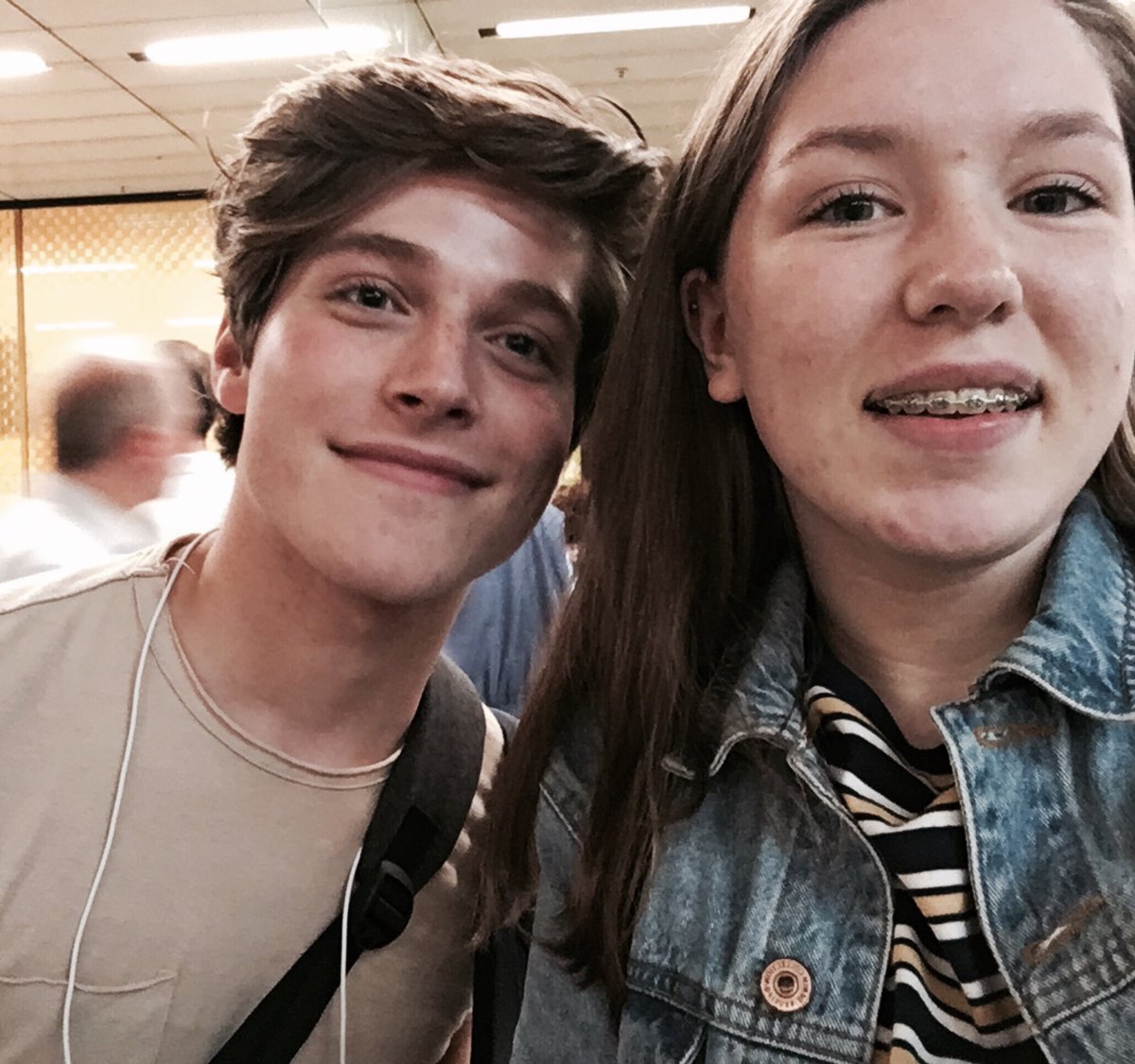 81DISCO24's tweet photo. how lucky am I to have something that makes saying goodbye so hard ➖💙➖ https://t.co/lZ4ABZYsOo