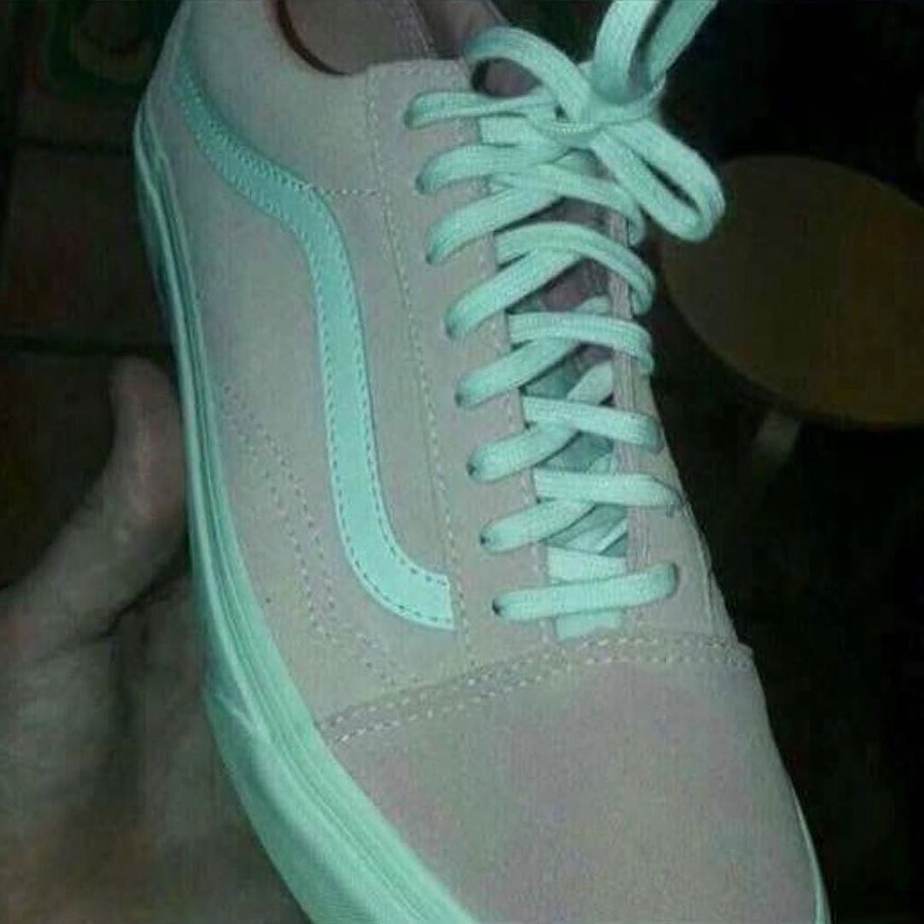 MacKidMiamiEast's tweet photo. What color do you see? I see mint green & grey. My husband sees pink and white. #whatcolorisit #shoesoftheday #sho… https://t.co/VBCfRUxjzY https://t.co/afzjd5sn2m