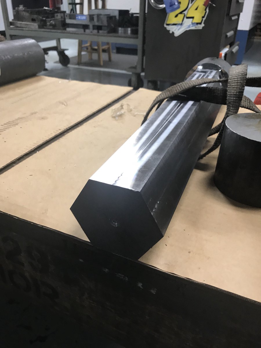 MetalmiteCorp's tweet photo. CNC milling a 40 inch hex out of H11!  #mmsonline https://t.co/0Q9jUImYVK