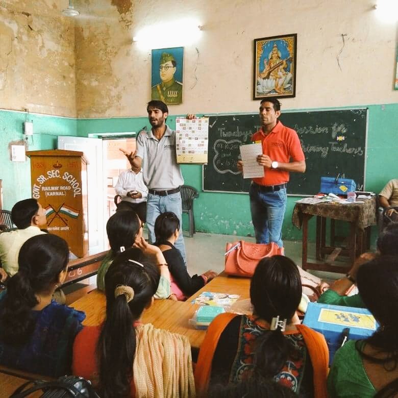 Samparkorg's tweet photo. The teacher training is on a full swing. 
Sparks are briefing teachers on innovative pedagogy elements.

#SamparkSmartShala #HaryanaChapter https://t.co/x2RDtc54MQ