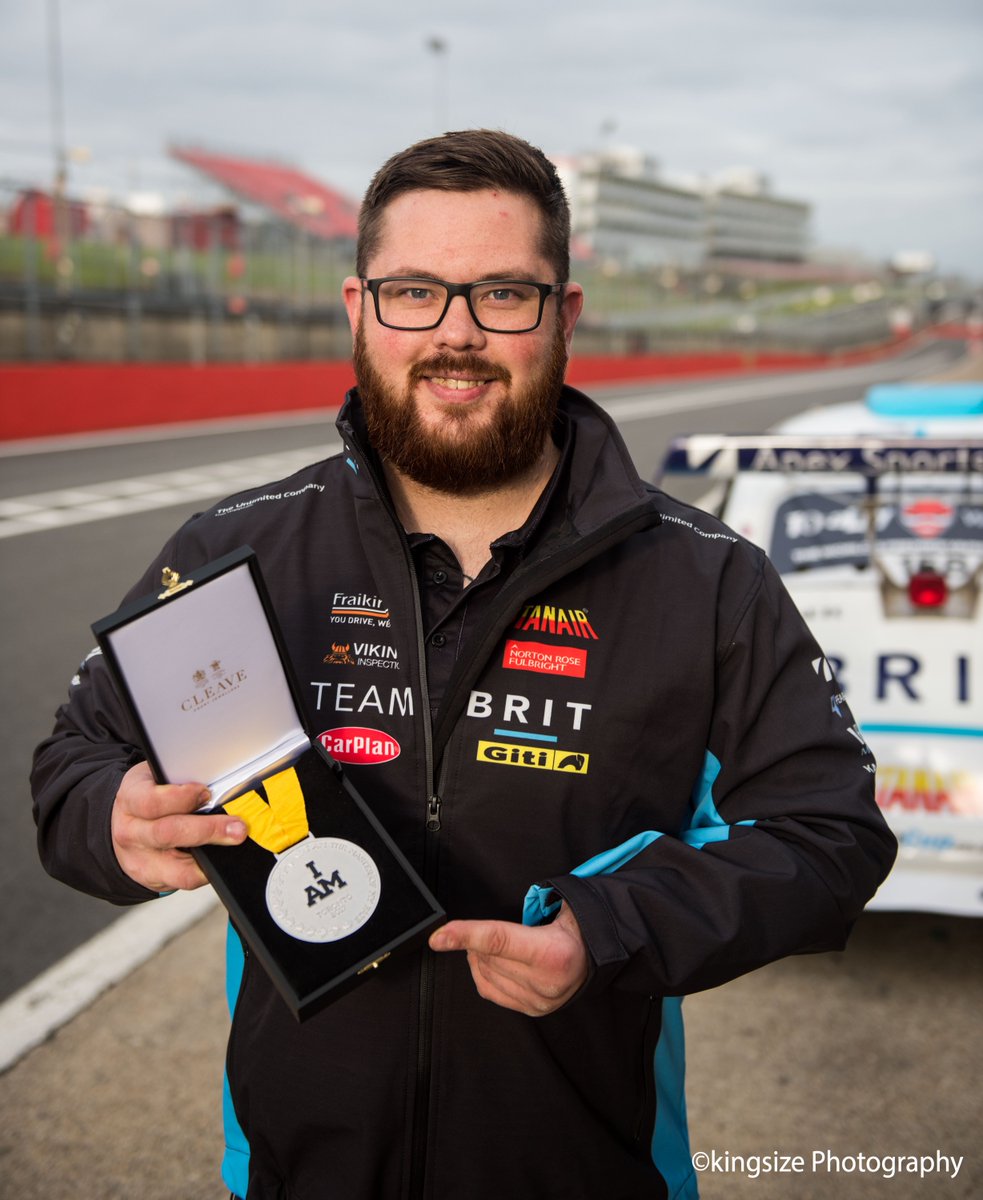 TeamBRITracing's tweet photo. BREAKING NEWS! @WeAreInvictus medal-winner and army veteran #AshHall joins Team BRIT #alivetodrive #disabilitysport https://t.co/kEB2Jp6JNg https://t.co/wKdZxirb3M