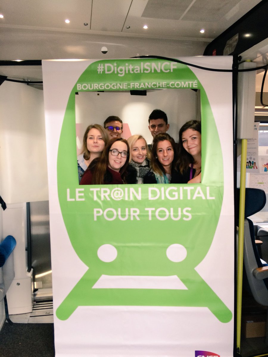 m_bourgeois_'s tweet photo. Le Train Digital pour Tous a pris place en gare de Dijon !
Les alternants de @ECDE_FC sont acteurs de cette journée !
#sncf #TrainDPT https://t.co/Llt4gmfx7S