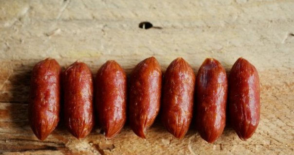 DNA Decoded: Past, Present and Sausage - Naked Scientists podcast with <a href="/SBSatEd/">Biological Sciences | University of Edinburgh</a> @ScienceUoE PhD student Stevie Bain thenakedscientists.com/podcasts/naked…