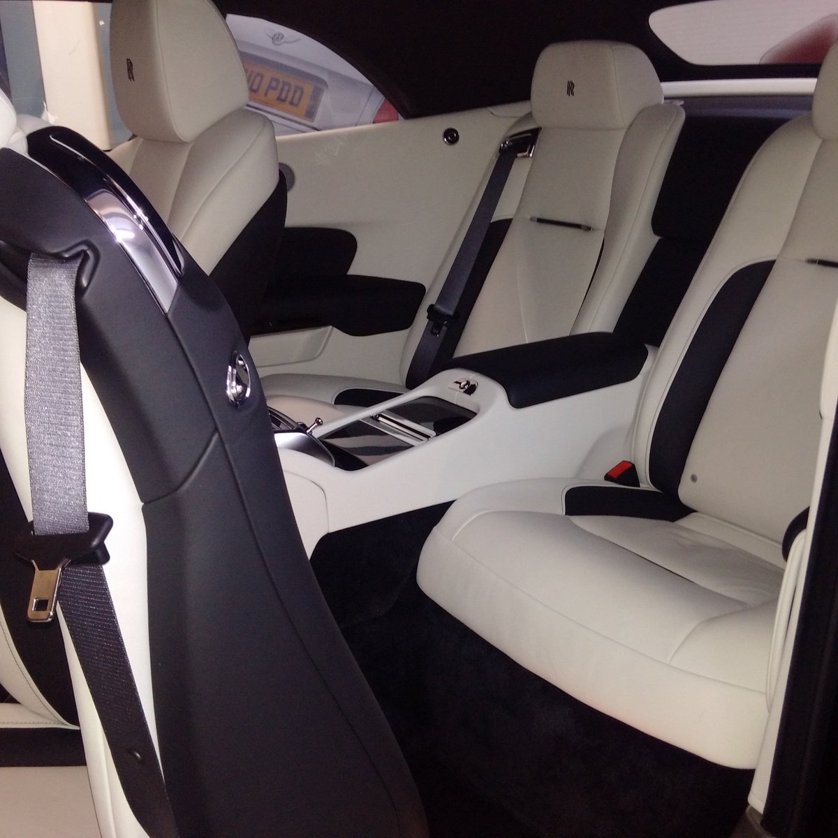 PentagonGlass's tweet photo. Let's make a start on this Rolls Royce Dawn here is a sneak peek #tints #windowtints #rollsroyce #dawn https://t.co/gGM8O3qC61