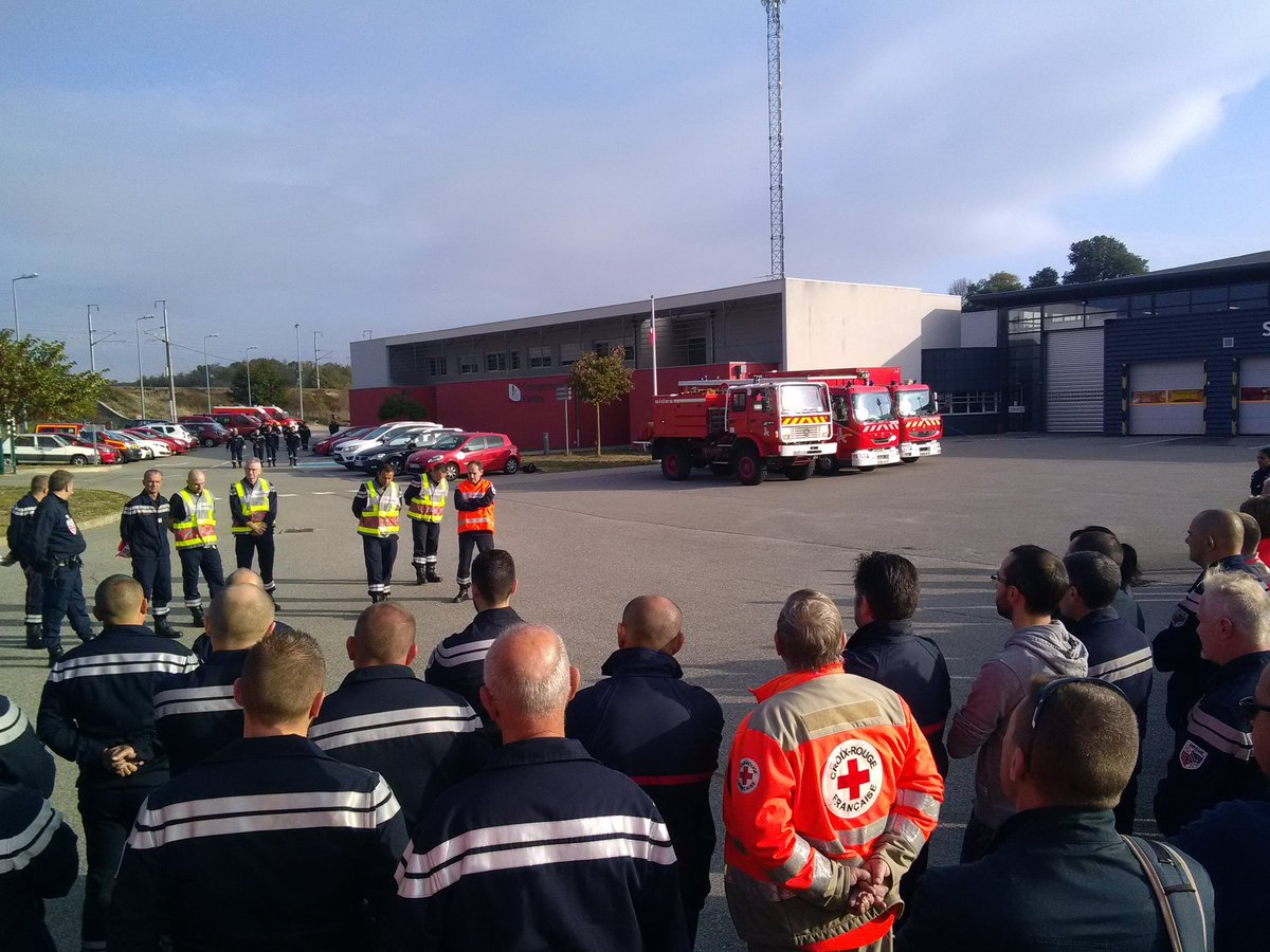 sdis26's tweet photo. #Exercice #NOVI #NRBCe #Chateauneufsurisere accueil et briefing des équipes @sdis26 @CroixRouge @ProtecCivile26 @Gendarmerie #Crs49 https://t.co/FolWh246TL