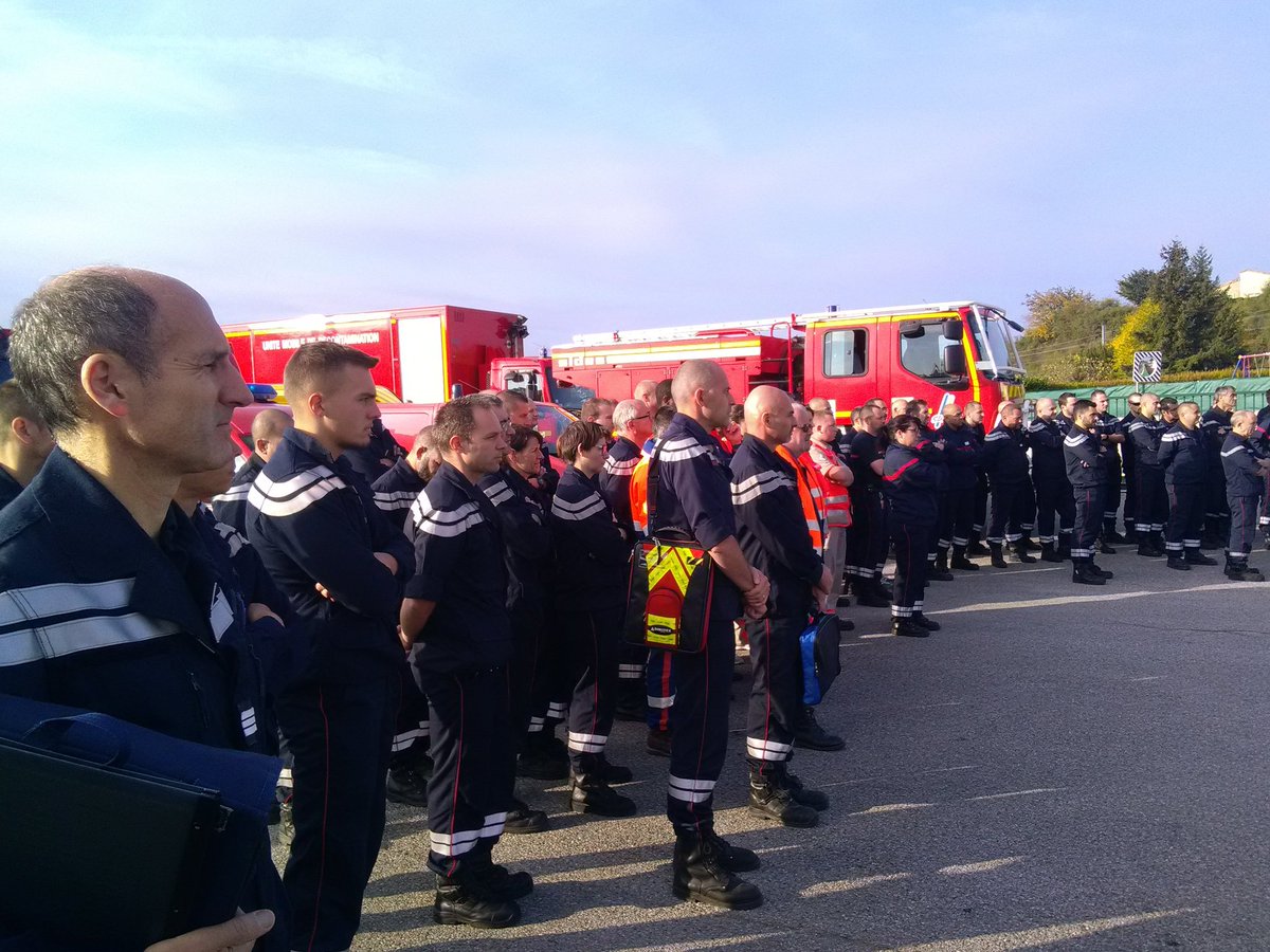 sdis26's tweet photo. #Exercice #NOVI #NRBCe #Chateauneufsurisere accueil et briefing des équipes @sdis26 @CroixRouge @ProtecCivile26 @Gendarmerie #Crs49 https://t.co/FolWh246TL