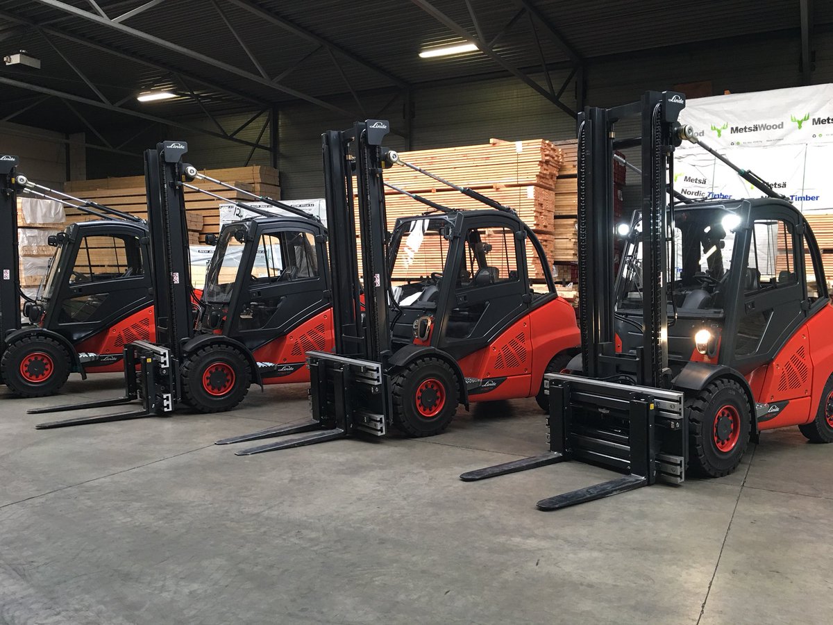 MevoHout's tweet photo. Alle Linde Heftrucks in gebruik genomen. https://t.co/KMZP5SOg0m
