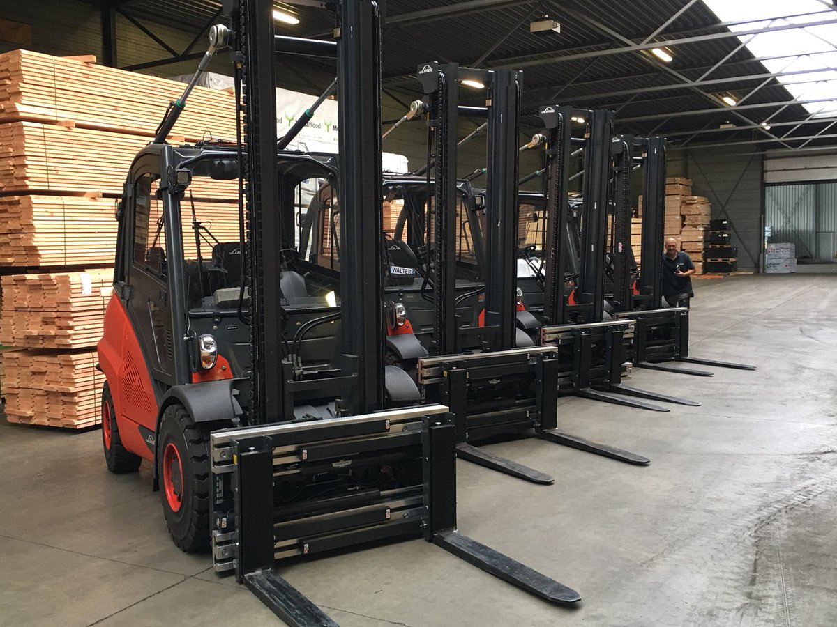 MevoHout's tweet photo. Alle Linde Heftrucks in gebruik genomen. https://t.co/KMZP5SOg0m