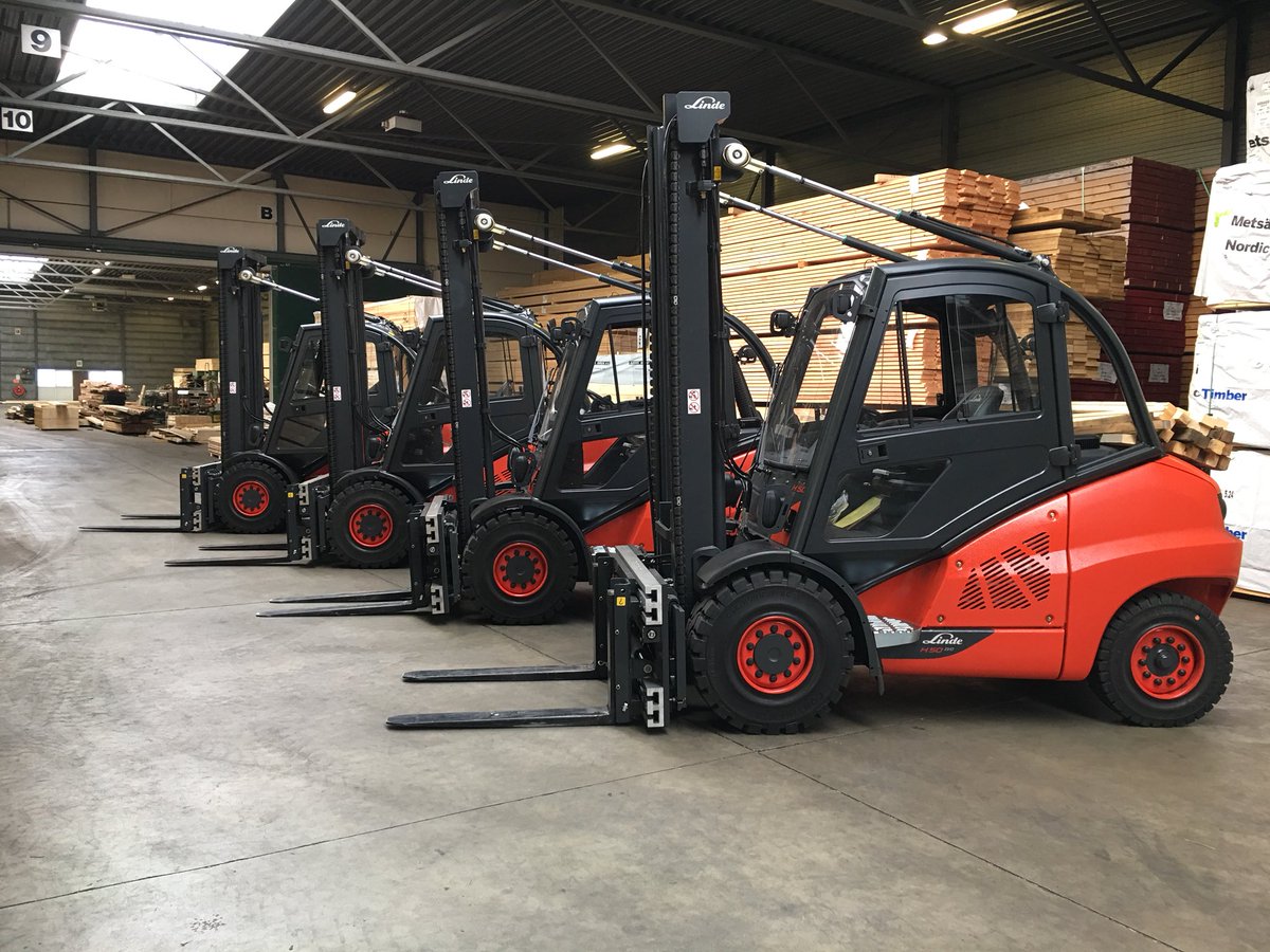 MevoHout's tweet photo. Alle Linde Heftrucks in gebruik genomen. https://t.co/KMZP5SOg0m