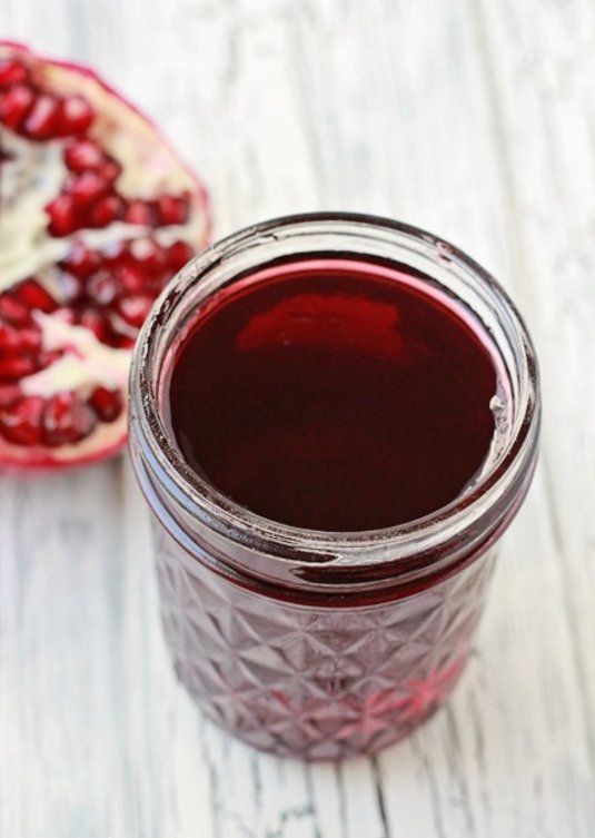 Rich in antioxidants, pomegranates are an excellent fruit for making jam and what's more, their in season!  freshpreservinguk.co.uk/recipes/jam-ma…