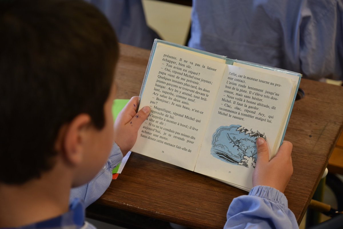 FondationEcole's tweet photo. C'est dans les vieux livres qu'on apprend les meilleures histoires ! 
https://t.co/LI0DLKKueI
#methodesyllabique https://t.co/8gdz33D7RD