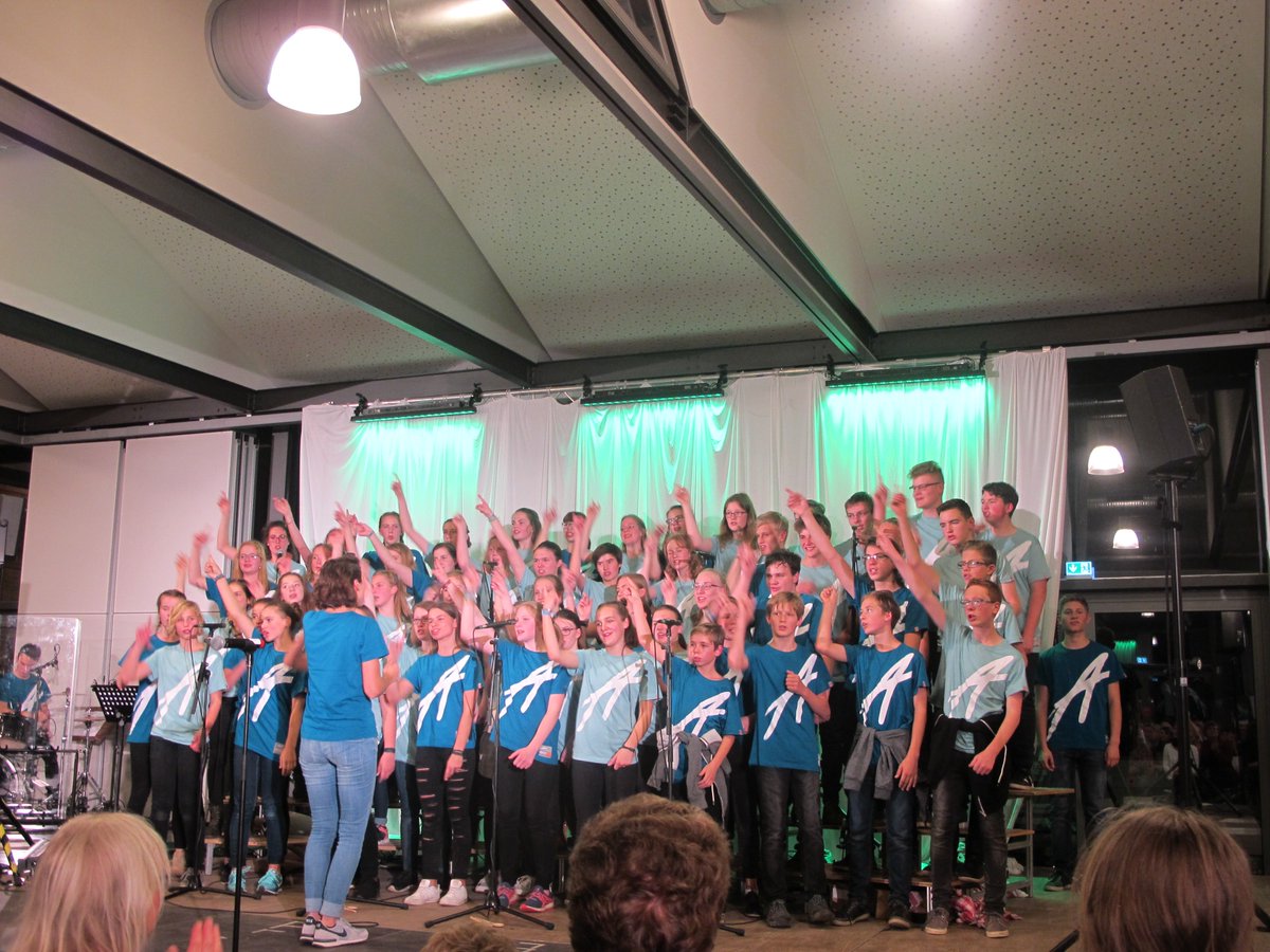 WE DID IT! Ein bombastisches Konzert mit coolen Jugendlichen und tollen Gesangseinlagen. DANKE an alle Helfer und Mitwirkende!✨🎤