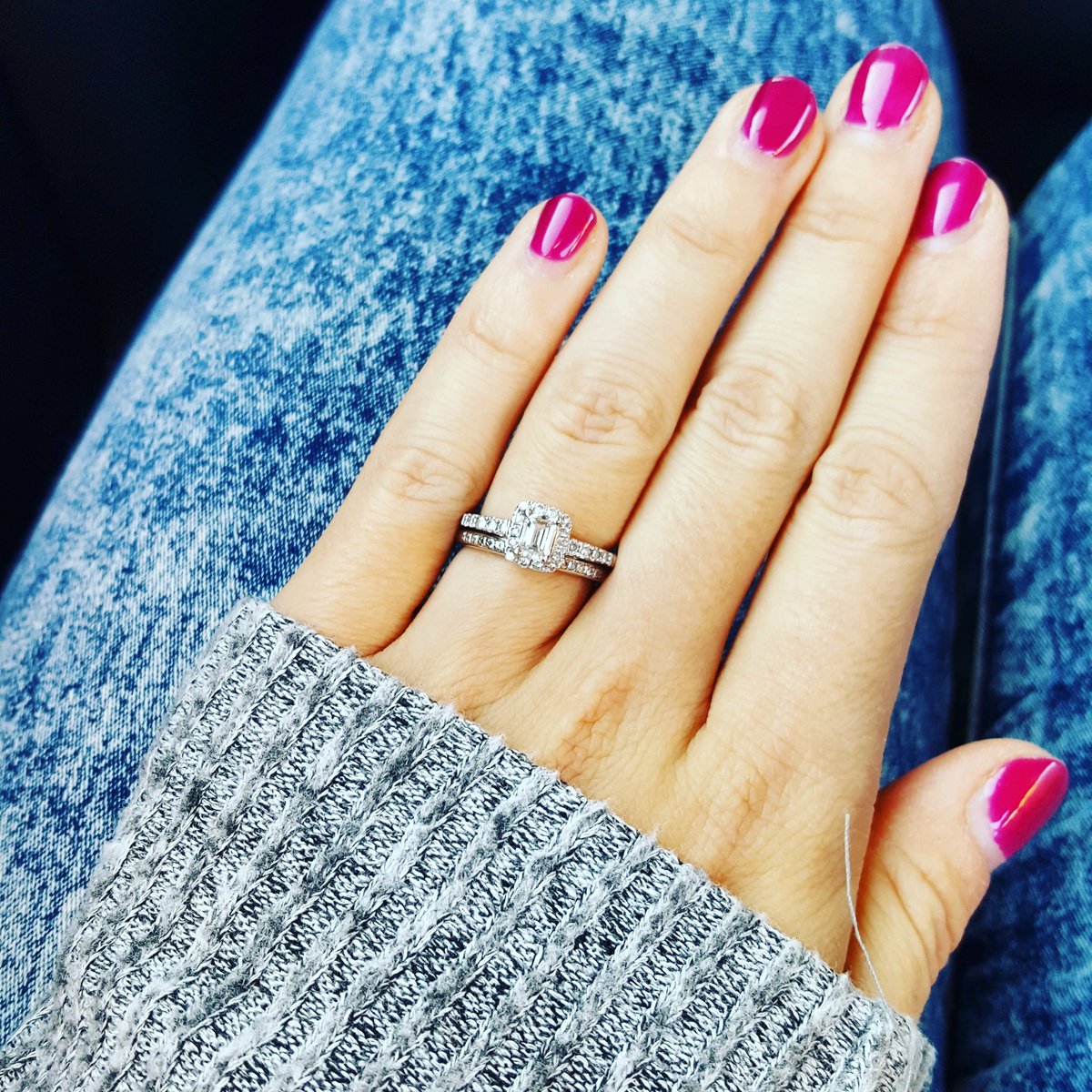 TheBlossomTwins's tweet photo. Happy 4 year wedding anniversary @TheChrisSilvio 💍💏 https://t.co/7QfJ2AHAZJ @TheGirlGangHQ @BloggerloveRT #MarriedLife #lbloggers https://t.co/ulHY0tpYbO