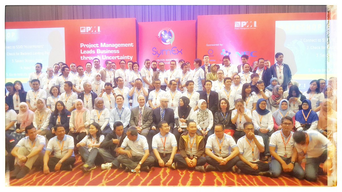 kidungageng's tweet photo. We wear this uniform cause we've the same mindset:"Project Management Leads Business through Uncertainty" #symex2017 https://t.co/iktc83jwqq