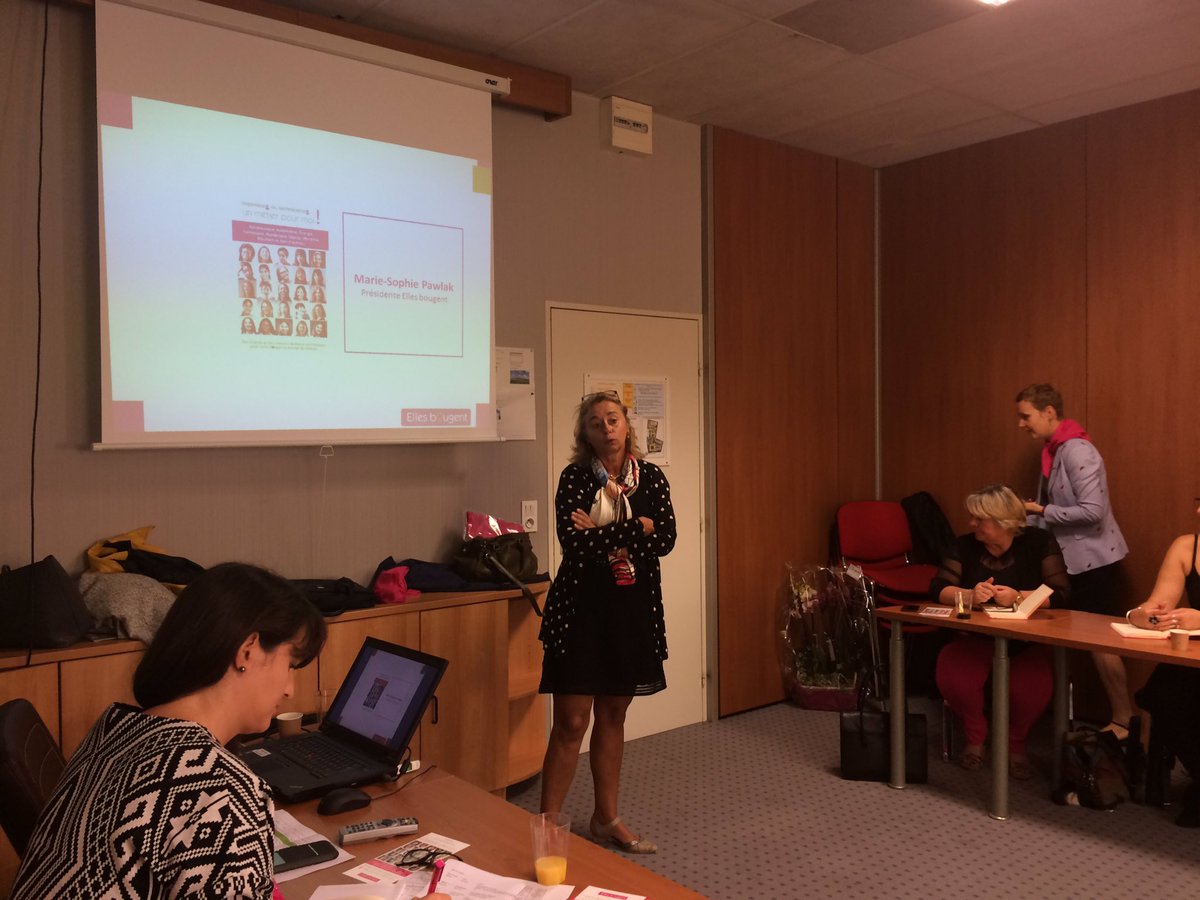 lisamoreno_'s tweet photo. Top départ de la relance de la délégation @ellesbougent #paca #ellesbougentpaca https://t.co/5aA0EIbYdY