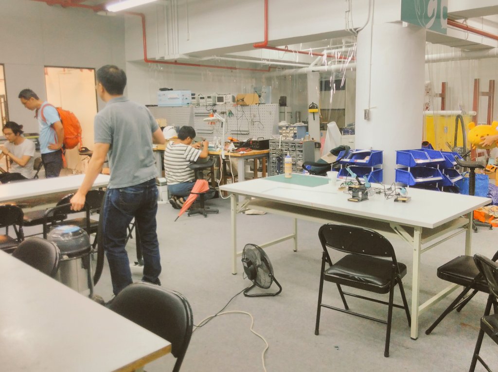 jugendhackt's tweet photo. In Taipei starten wir heute im Fablab \o/ #jhasien #teamtaipei https://t.co/hpJt8Sqndu