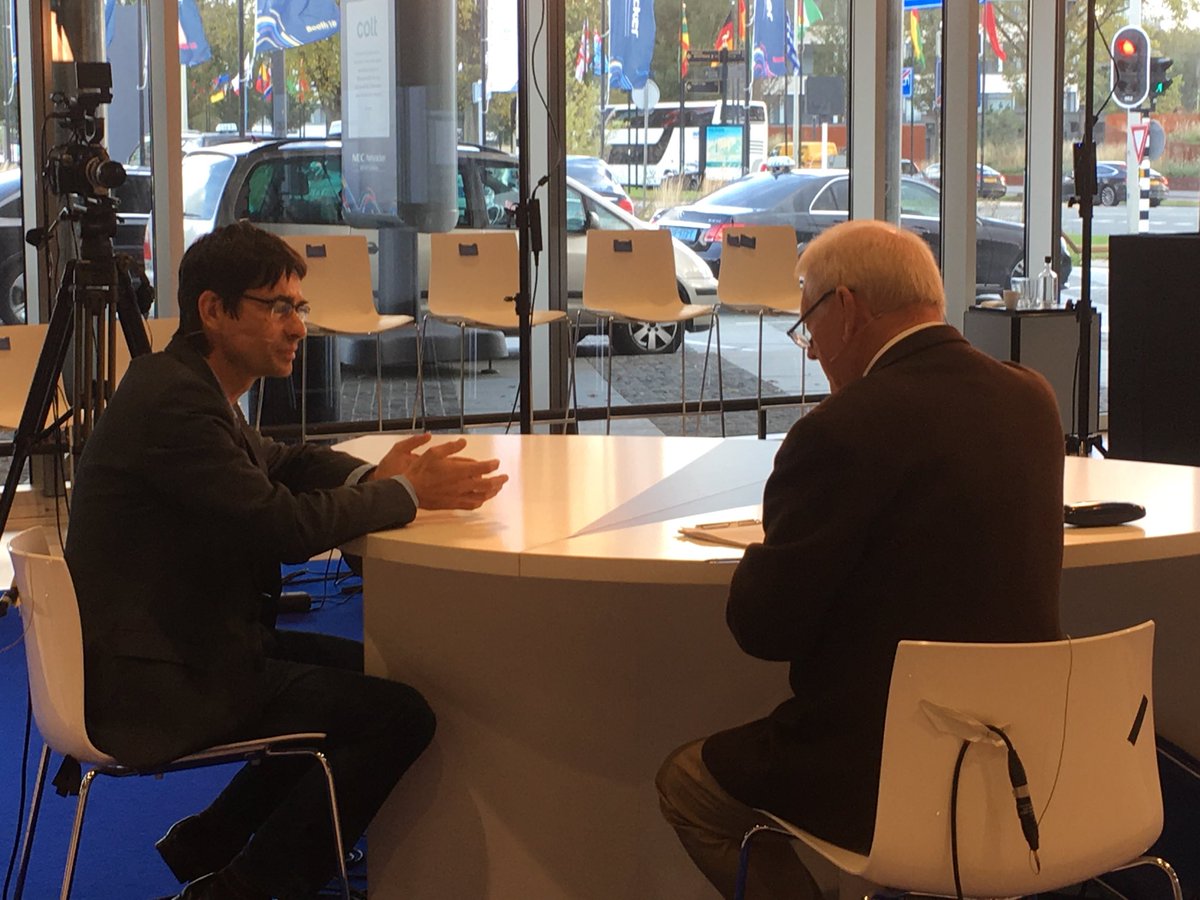NathAmann's tweet photo. @ericdu22 @orange @TelecomTV Eric Debeau talking with conviction about NFV five years after NFV white paper https://t.co/ZYkPmNAbyE