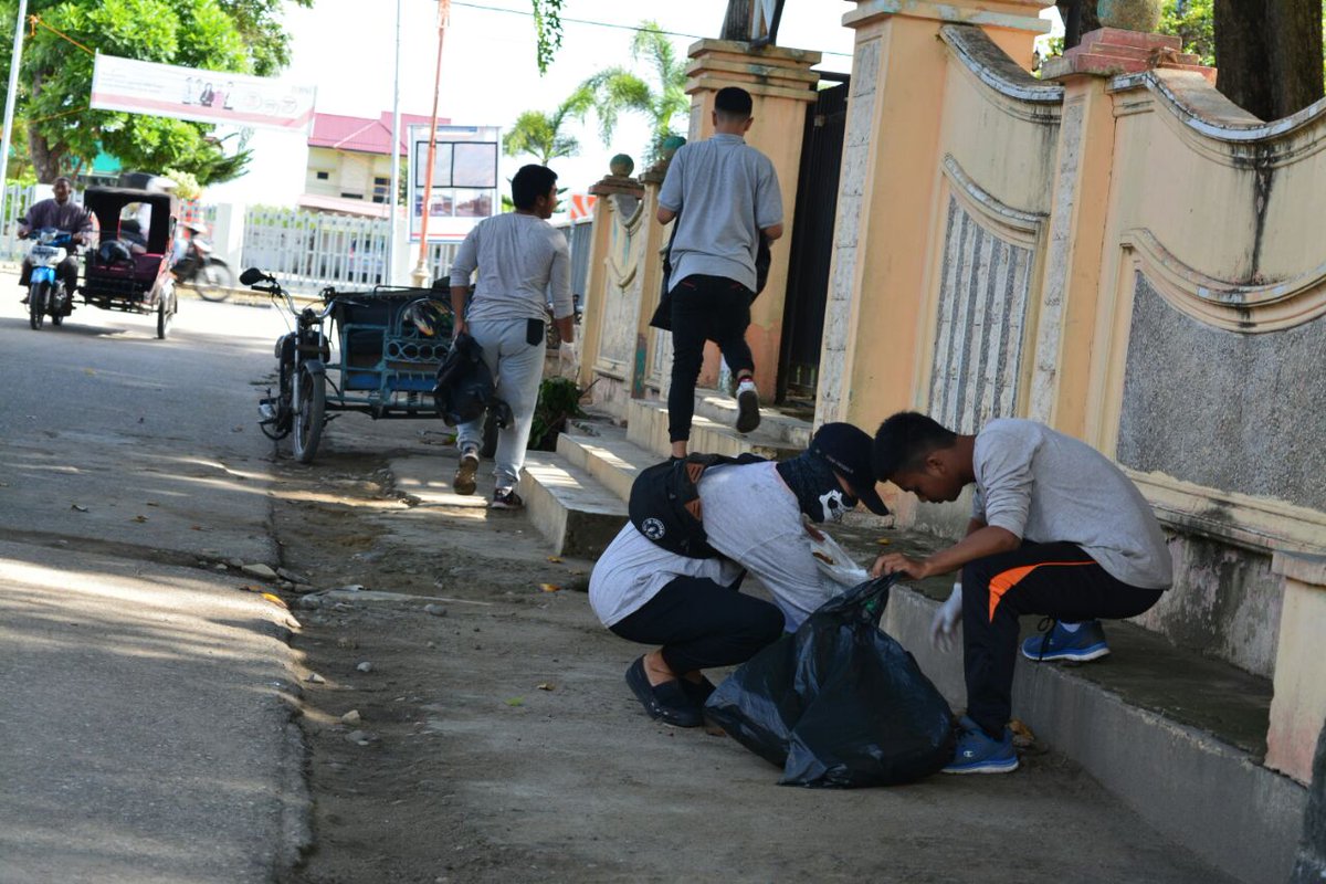 LetsDoItID1's tweet photo. Indonesia Clean Up Day-8Okt2017-Lhoksemawe
#aksibersih2jam
#IndonesiaCleanUpDay2017
#RoadtoWorldCleanUpDay
#GerakanPungutSampah https://t.co/ua4xovCKiw