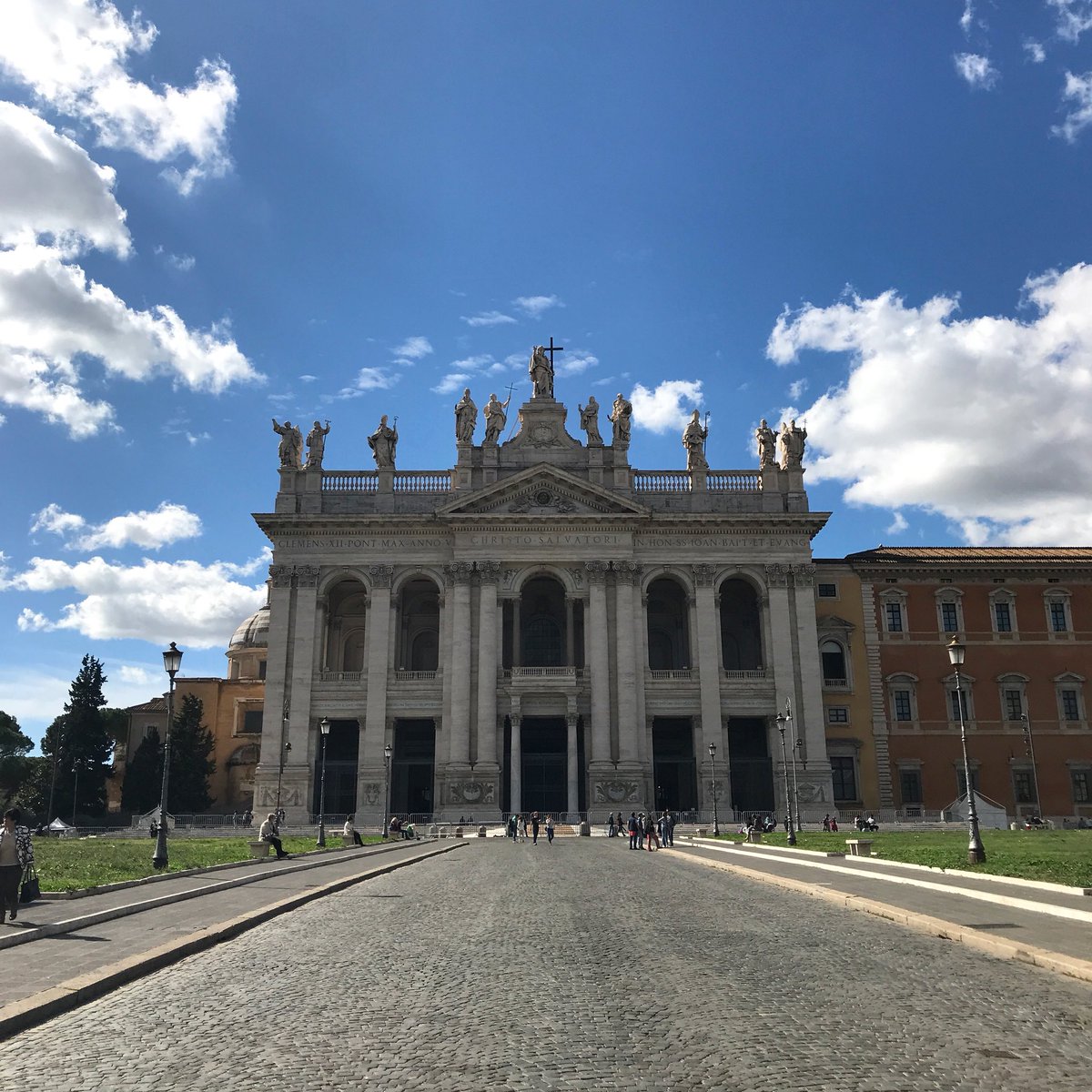 meyanderings's tweet photo. My favourite basilica 😍☀️ #Buongiorno #bellaroma #walkablerome #travelblog #mydailyrome https://t.co/4FLqhzEV5x