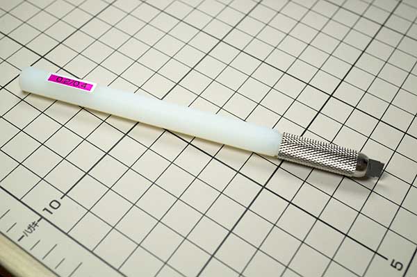 スジボリ堂のBMCダンモ0.2mmと0.4mmの刃幅使って、HG局地型ガンダムの