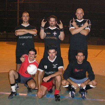 moonspellfrance's tweet photo. #archive @moonspellofficial @moonspellofficialband
THE TEAM !!! Portugal em marcha ! 🏃⚽🤘 https://t.co/LFF9d2eh5R https://t.co/Dasyx5Sy4l
