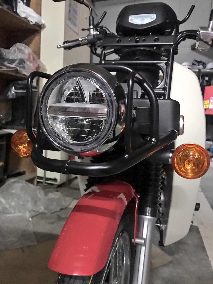ユウヤ 長野県バイク屋アクト בטוויטר こんばんは いつも修理をご依頼いただいている郵便局様へ行くと 新型の郵政スーパーカブが スーパー カブのモデルチェンジに伴い郵政カブもリニューアルです 明るいしカワイイでしょ と仲の良い配達員のおじさまも大
