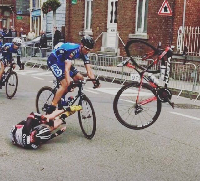 Horrible cash 👇 at Femenne Ardenne Classic 1.1 in Belgium yesterday of <a href="/BaillifardV/">Valentin Baillifard</a>. Valentin was lucky🍀and is ok