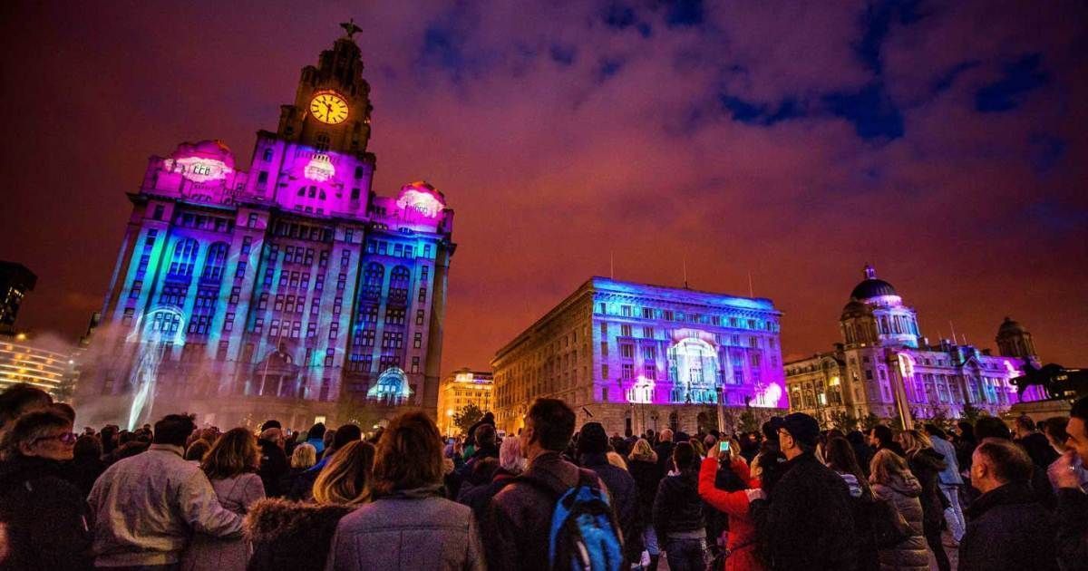 See huge 270,000 lumin 3D show by  <a href="/TheColorProject/">The Colour Project</a> at #IlluminateBradford  this weekend 13-15 Oct
buff.ly/2y55jqw