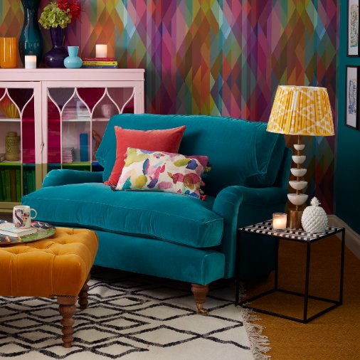 sofadotcom's tweet photo. We recently joined @sophierobinsons in her home where our Bluebell's had a colourful makeover for Xmas! Take a look https://t.co/93NBSHZ6JN https://t.co/TjUfb4SkLK