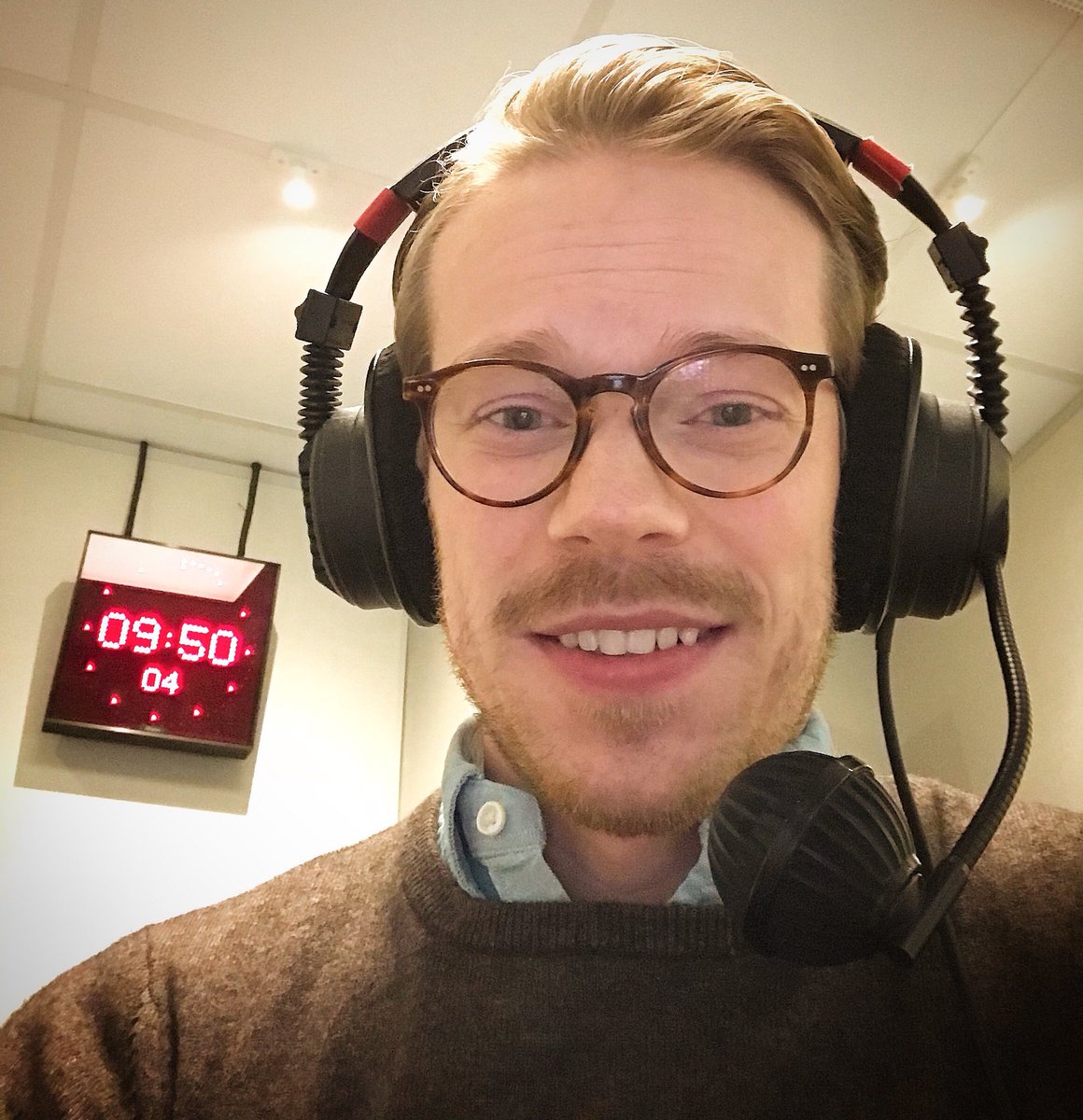DrEckerstrom's tweet photo. Tack för ett intressant samtal @EmmyRasper och för att du i podden #Psyket uppmärksammar #självskadebeteende &amp; #självvald #inläggning. https://t.co/mOOTWbqTI9