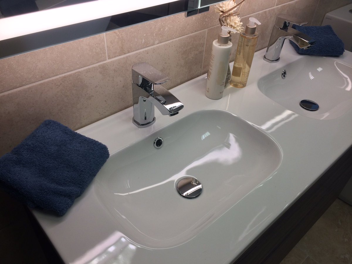 MarflowEng's tweet image. Fantastic day fitting new displays at Quantas Bathrooms in Lincoln. The showroom looks stunning.