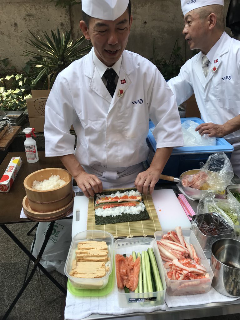 NynneScheuer's tweet photo. Design og food dag med #dkjp150 @DanskErhverv @ECCOJapan @dkbiz https://t.co/RtqSfo7c23