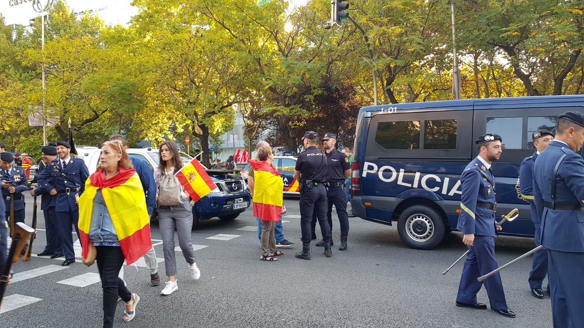 interiorgob's tweet photo. Los vehículos de la @policia preparados para participar en el desfile por primera vez después de más de 30 años #OrgullososDeSerEspañoles https://t.co/SJGdP6Xo2b