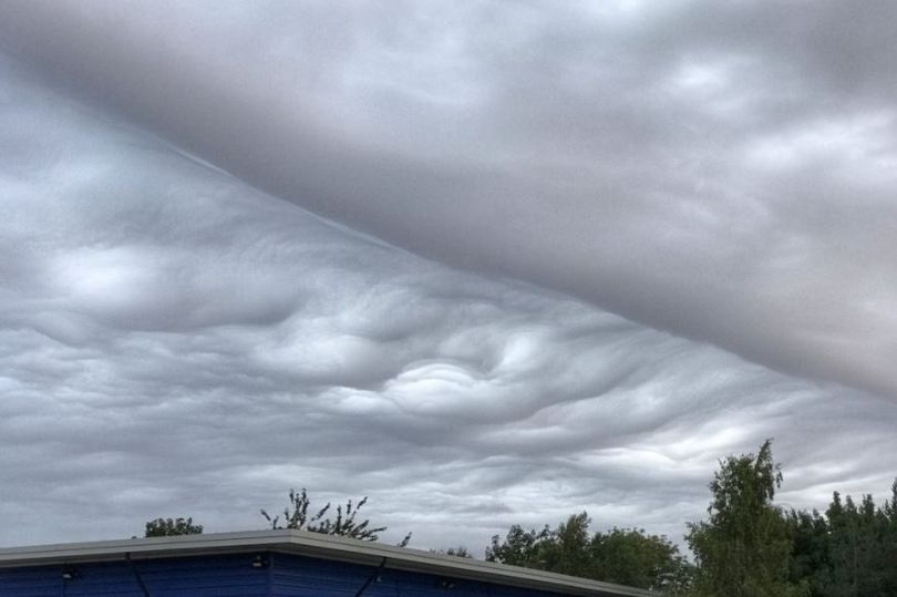 Did you see this rare cloud formation over #Bristol? bit.ly/2i5fCo2