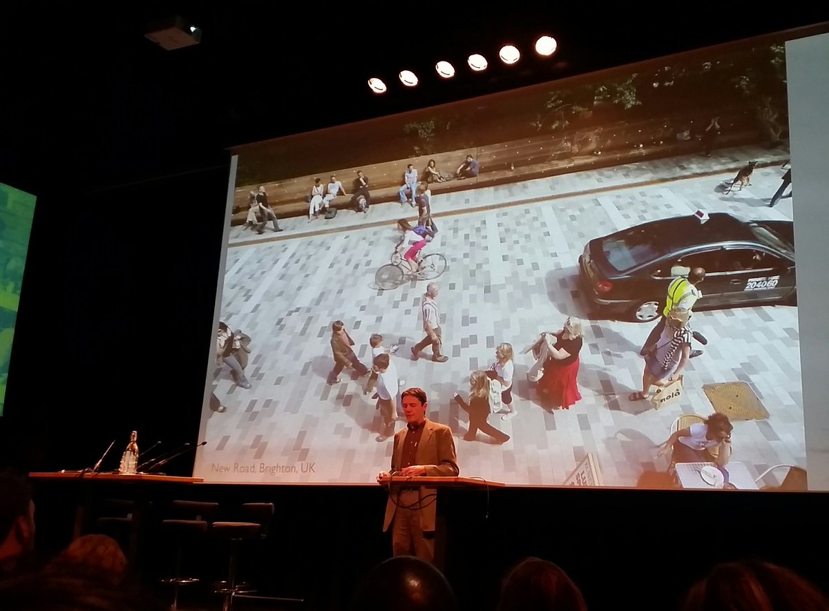 DeclicCollectif's tweet photo. It's not about banning cars, it's about rethinking streets as places with less discrimination between users @benhbaillie #PlacemakingWeek https://t.co/K3IsuVmL8B