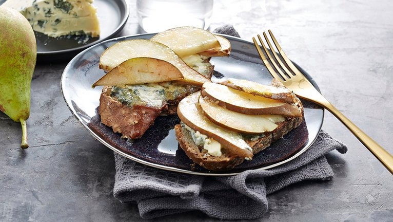 AUCHAN_France's tweet photo. [#LeGout2017] Voici un alliage parfait : des tartines entre la poire et roquefort ➡️ https://t.co/BWSlmEoRbz https://t.co/VFpjEUjfmF