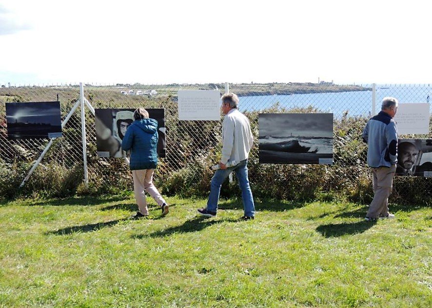 ouestelio's tweet photo. Pêcheurs d'Iroise : une expo photos de Nedjma Berder et un livre à suivre 
Photos imprimées par #Ouestelio pour le Parc marin d'Iroise https://t.co/zoeI0MQbfD