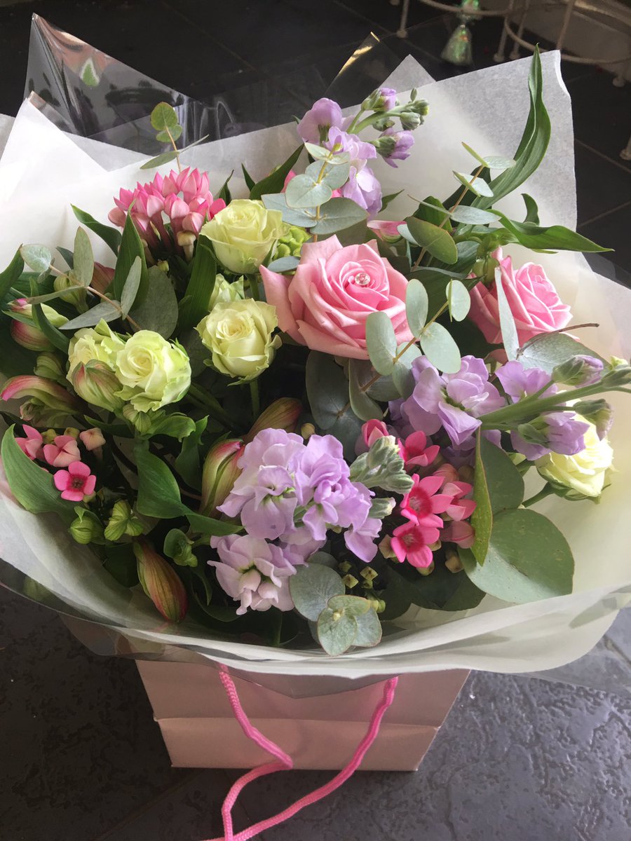 LaBelleFleurSWF's tweet photo. Hand tied bouquets made fresh everyday with free local delivery order online https://t.co/tzrhCAlOJJ https://t.co/Cy2jWeVgcG