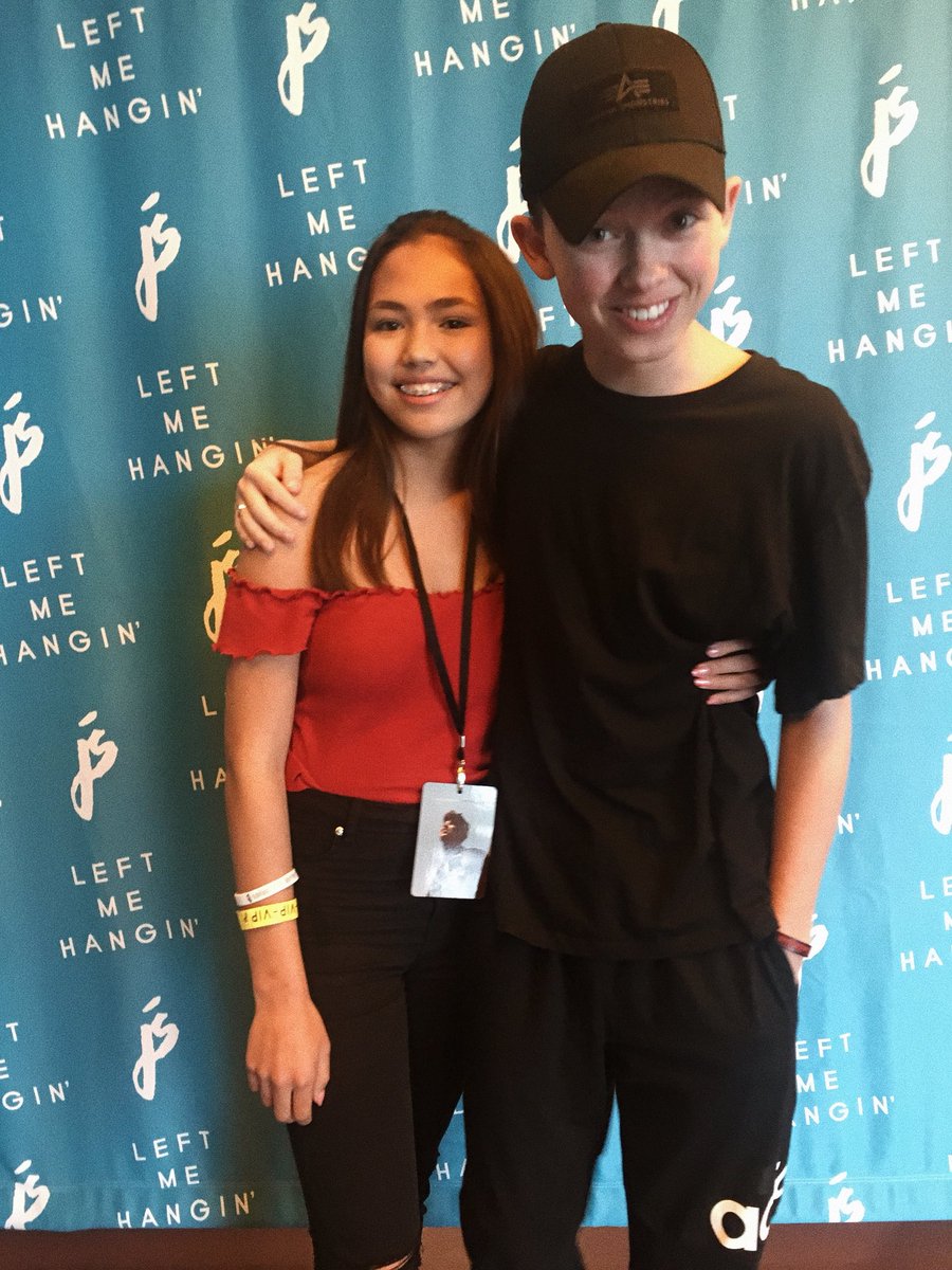 datesartorius_'s tweet image. im so thankful:)) you were so kind and i wouldnt forget your warm hugs. thank you ❣️ @jacobsartorius #jacobsartorius